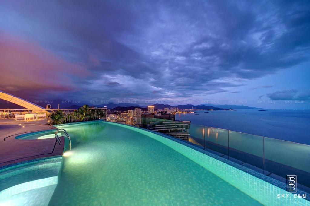 Panorama Central Nha Trang- Vietnam'S Highest Infinitive Rooftop Pool Extérieur photo